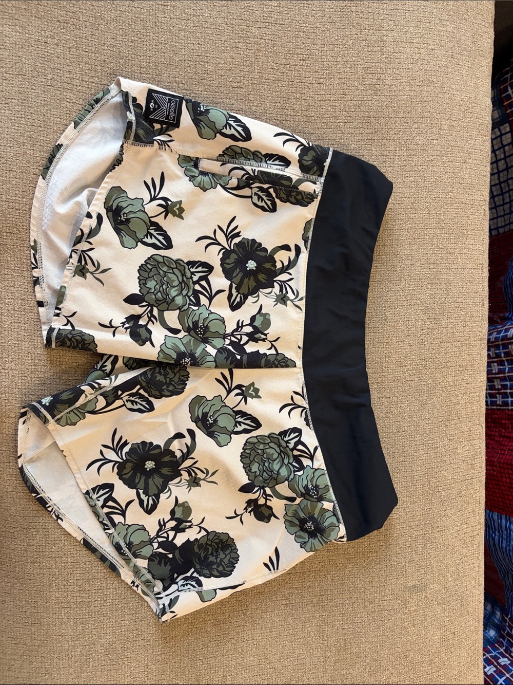 Oiselle Long Rogas Running Shorts Women’s Size 8 Floral Print